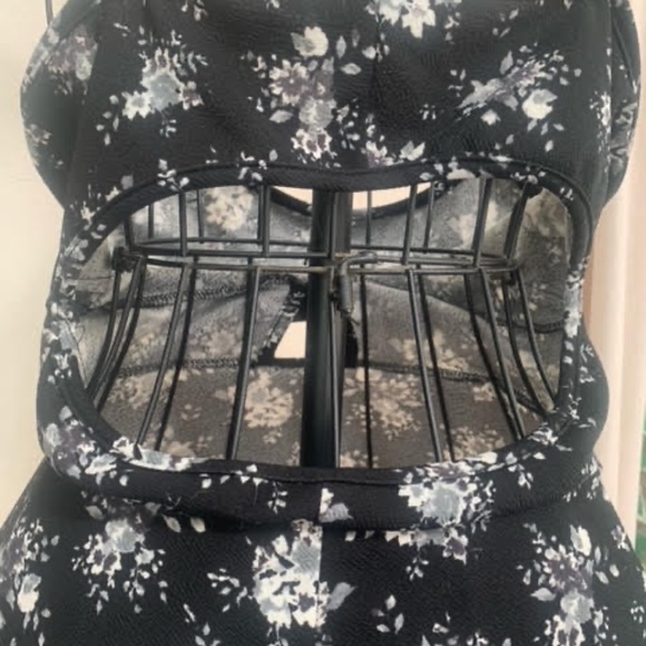 TRENDYLAND Peek-a-Boo Mini Dress - Size L - Picture 6 of 7